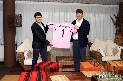 InstaForex fue un socio oficial de US Citta di Palermo desde 2015 hasta 2017.